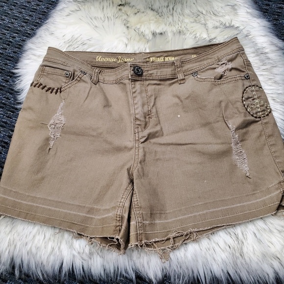 Beige“Avenue”jean shorts (14) - Picture 1 of 8